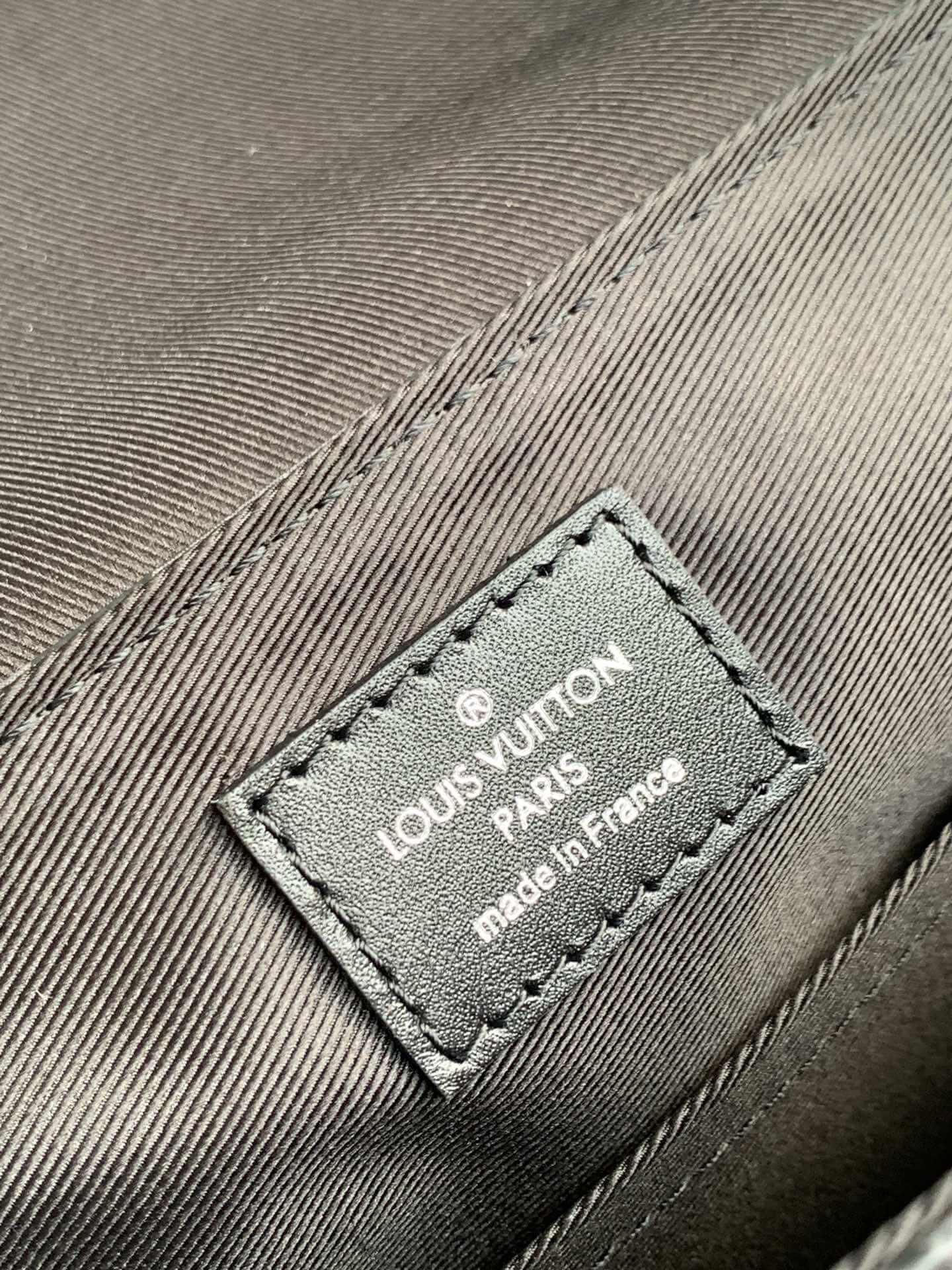 M46255 District PM monogram messenger bag 25cm black