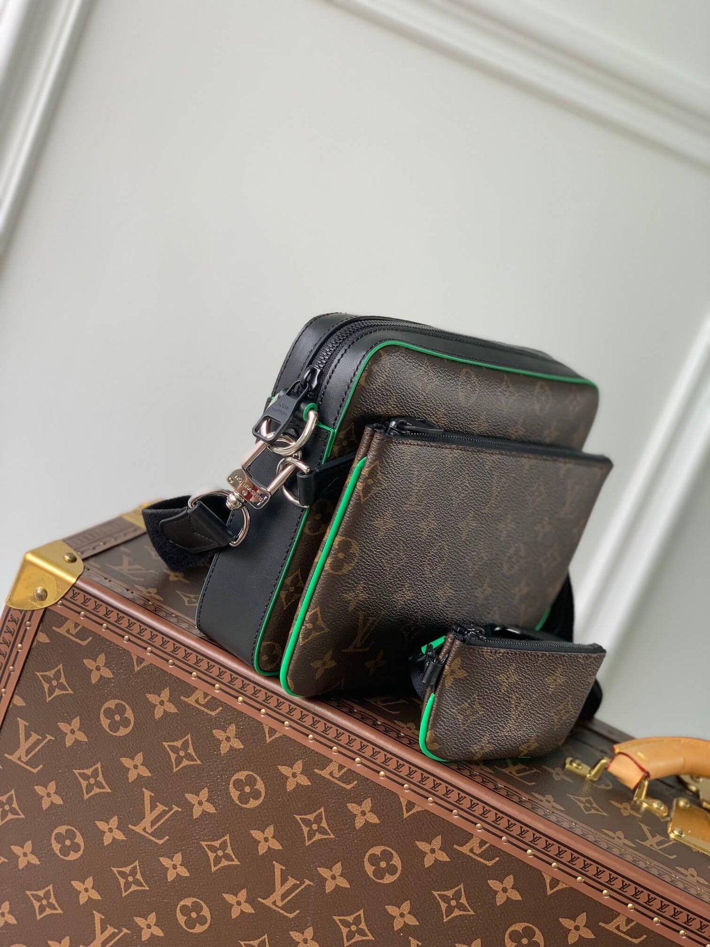 M46266 Trio Sac Plat Monogram Macassar 25cm green