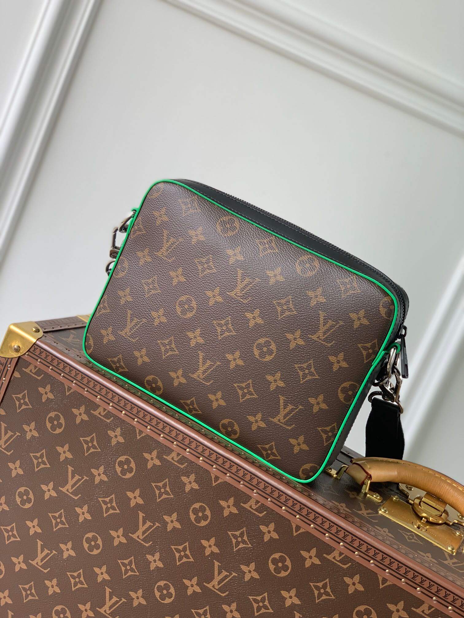 M46266 Trio Sac Plat Monogram Macassar 25cm green