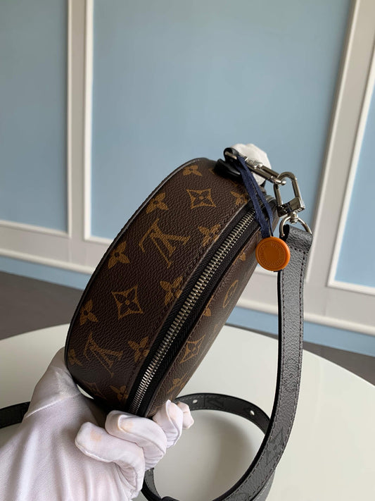 M46273 AUDIO CASE Wheel Box Monogram 20cm brown