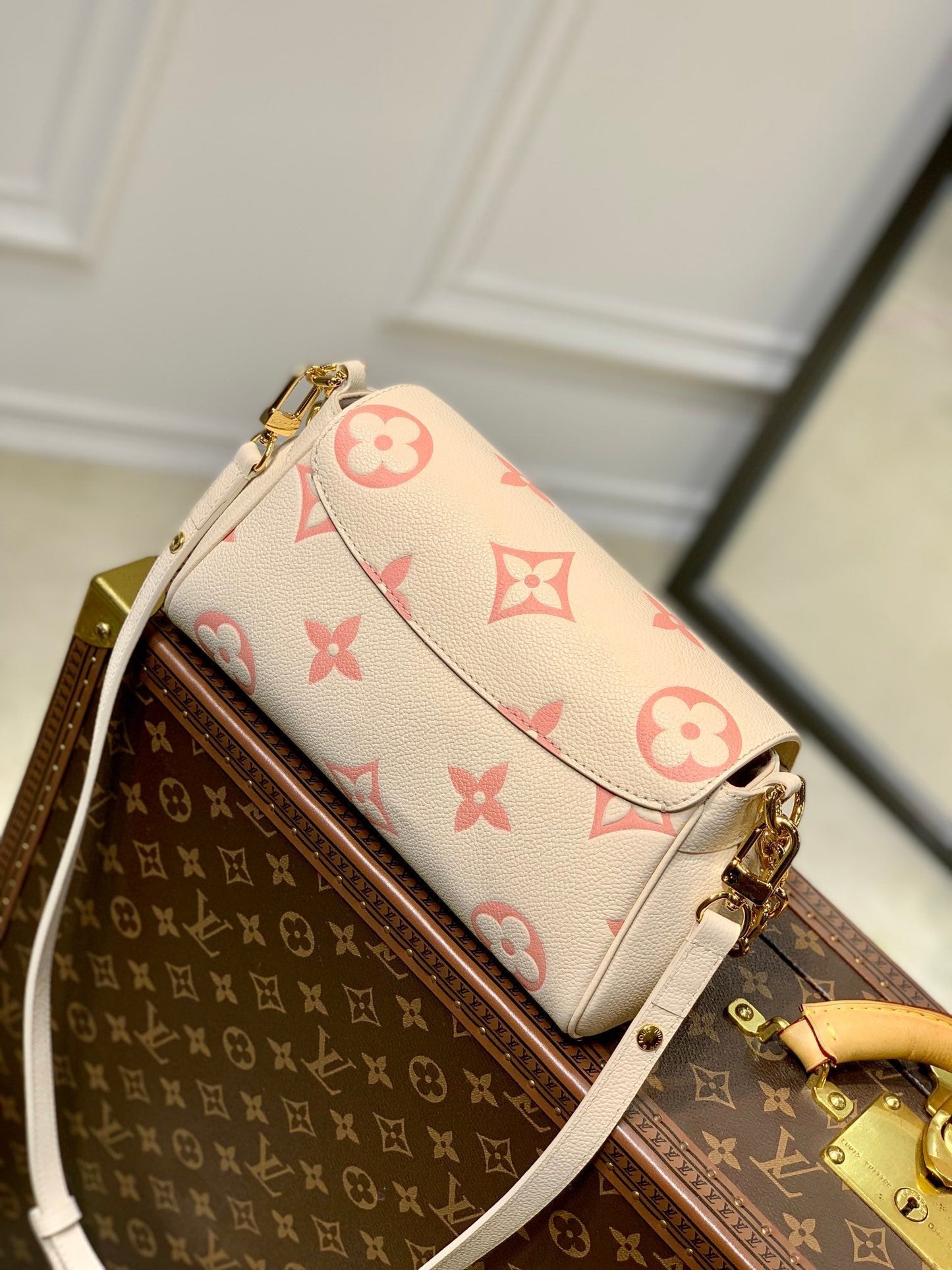 M46393 Favorite Monogram 24cm apricot TOURTERELLE / CRÈME