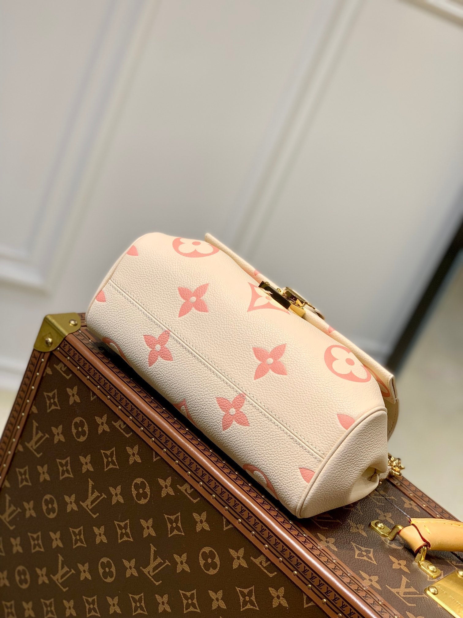 M46393 Favorite Monogram 24cm apricot TOURTERELLE / CRÈME