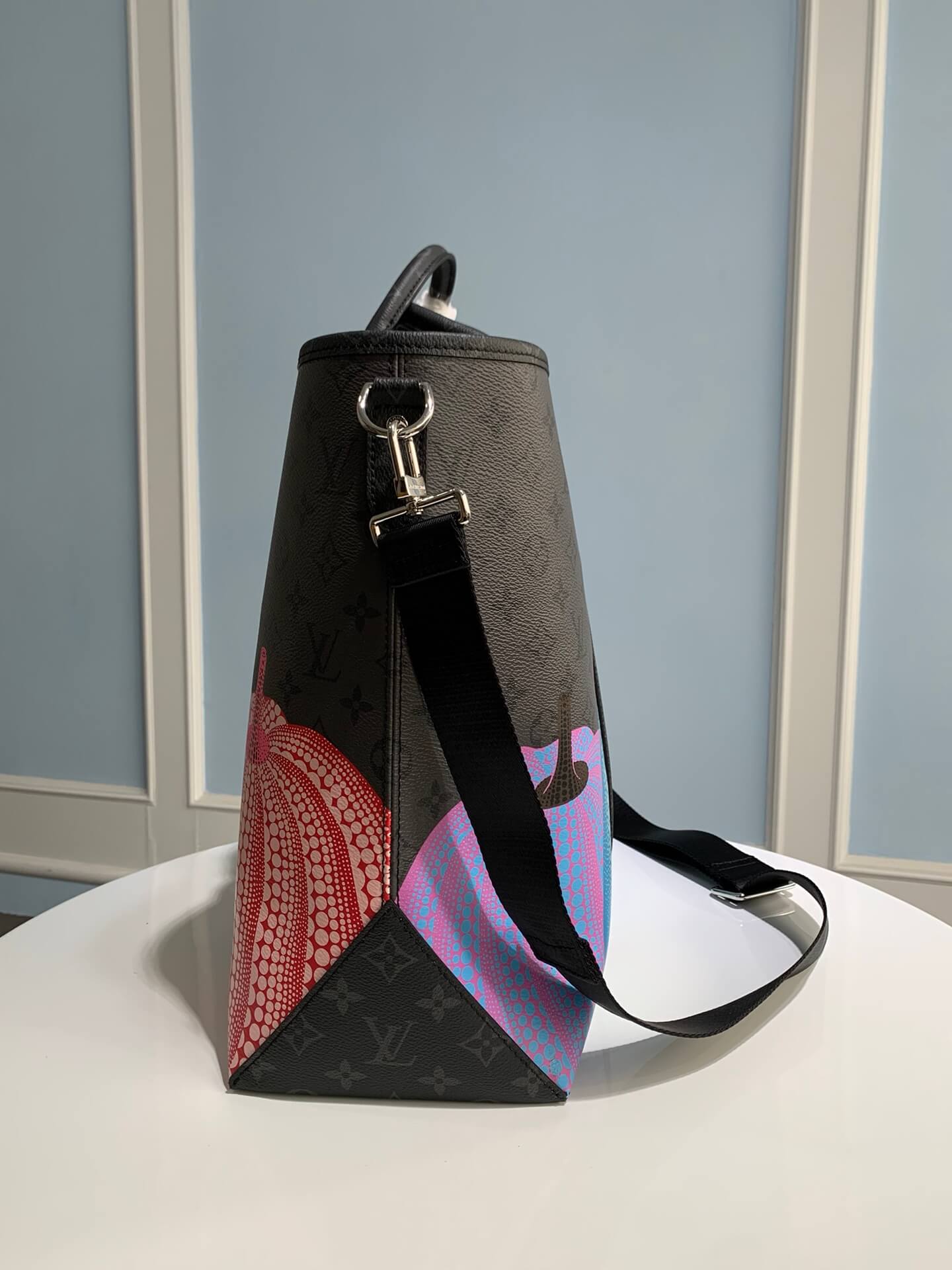 M46434 LU x YK Weekend Tote Monogram Eclipse Reverse 43cm With colorful pumpkin print