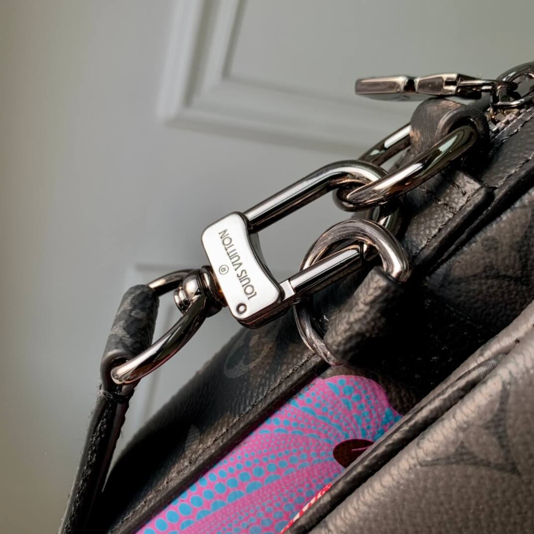 M46435 x YK Trio Messenger Sac Plat 25cm Monogram Eclipse Reverse