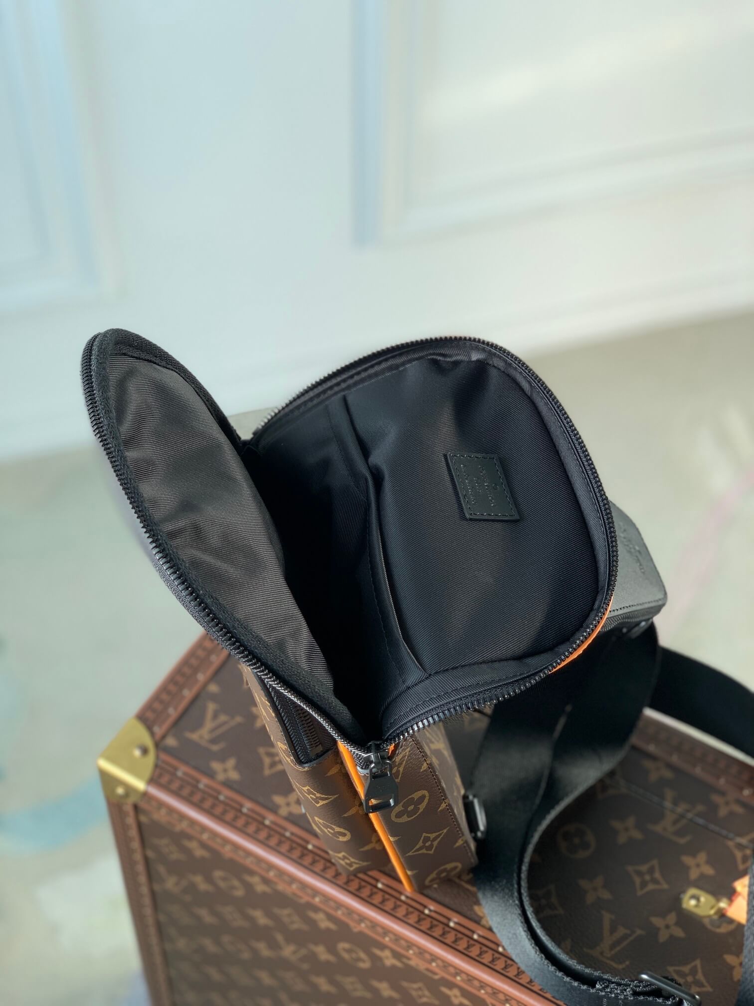 M46718 Avenue shoulder bag 20CM Monogram Macassar