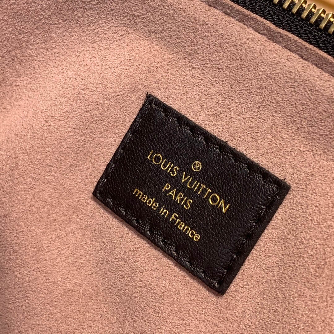 M57790 Coussin Monogram PM 26cm black Female bag All leather