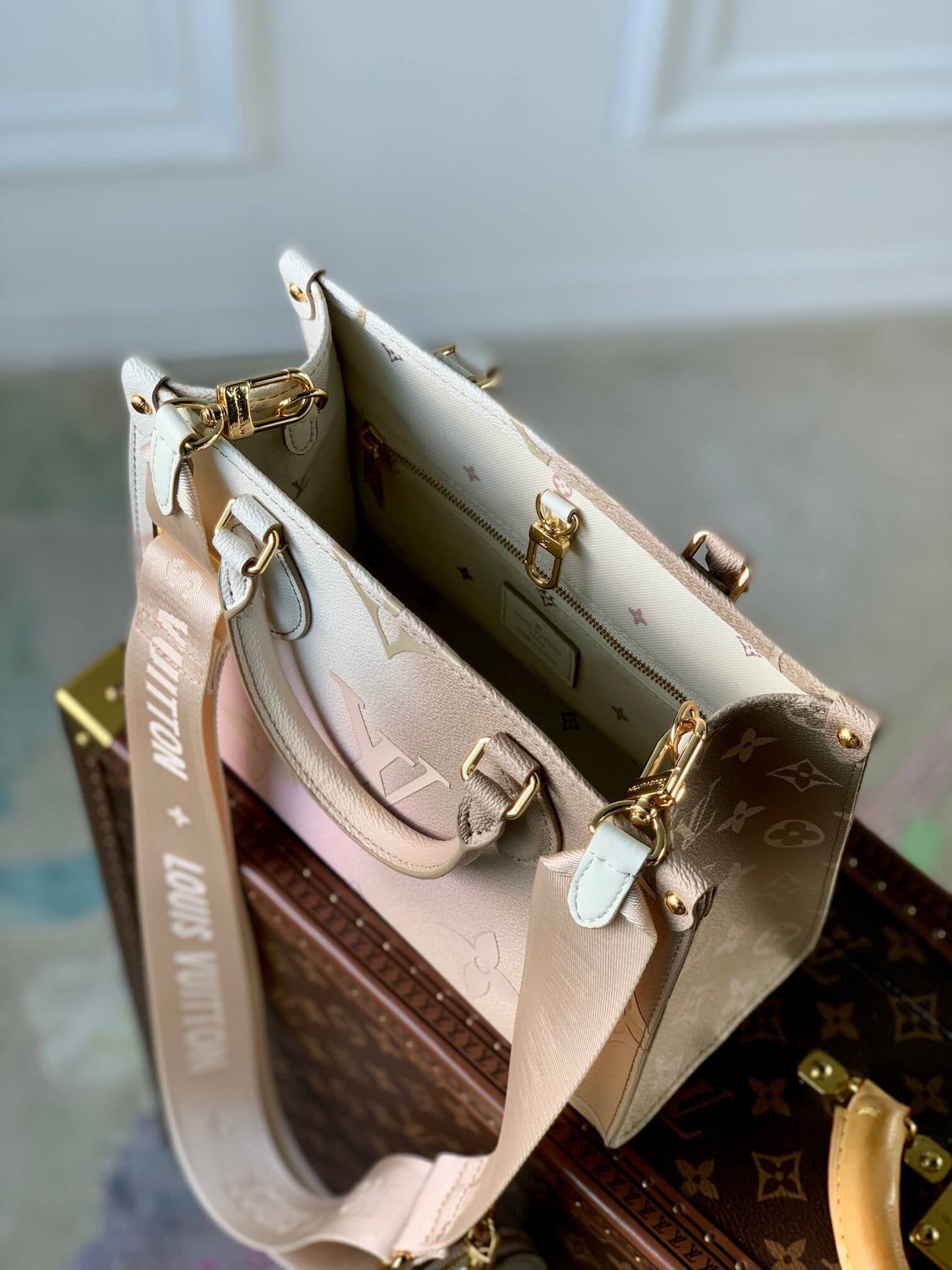 M59856 totes OnTheGo Monogram Toron 25cm apricot