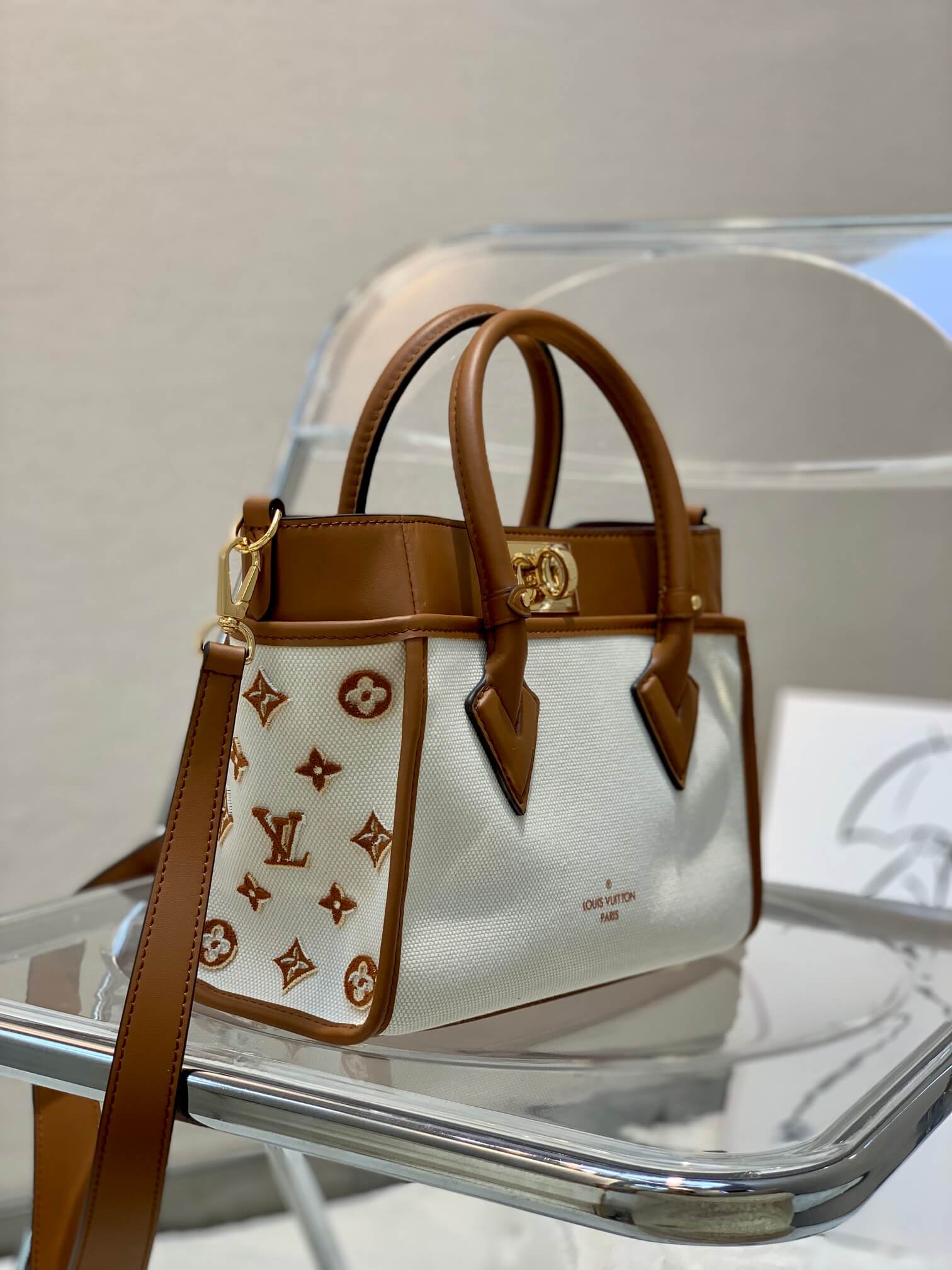 M95505 ON MY SIDE PM Monogram 25cm white brown