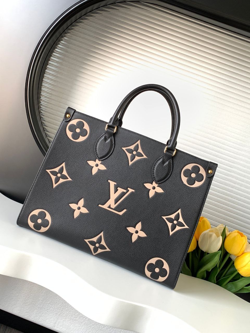 LV On TheGo GM Da Bicolor Monogram