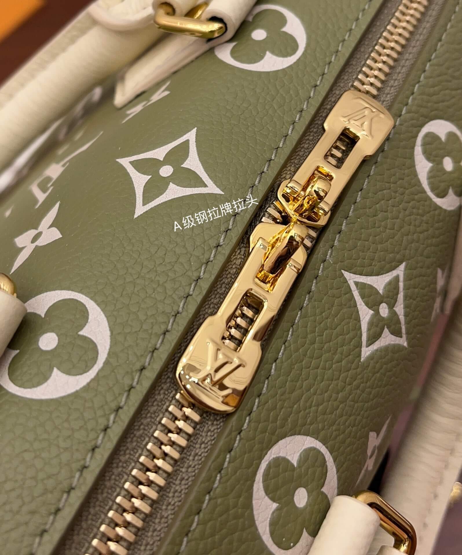 M46188 Speedy Bandouliere 20 Bag Green
