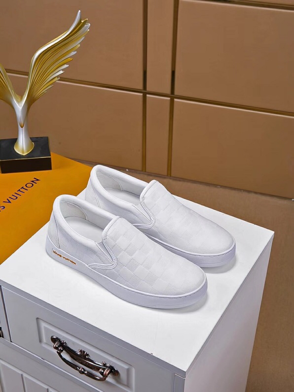 BL - High Quality Luv Sneaker 057