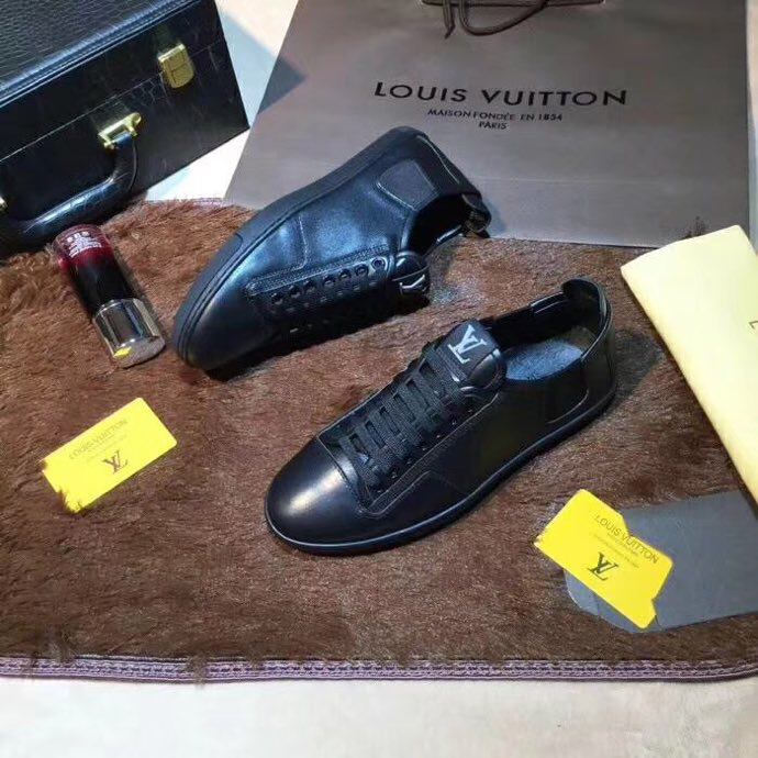 BL - High Quality Luv Sneaker 059