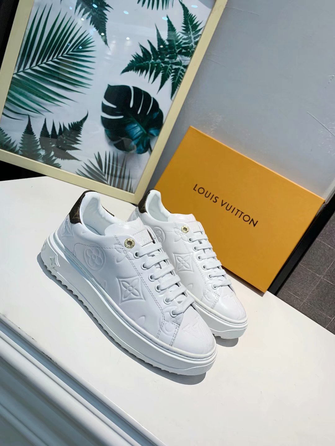 BL - High Quality Luv Sneaker 219