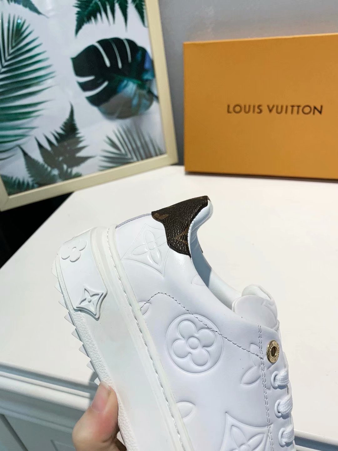 BL - High Quality Luv Sneaker 219
