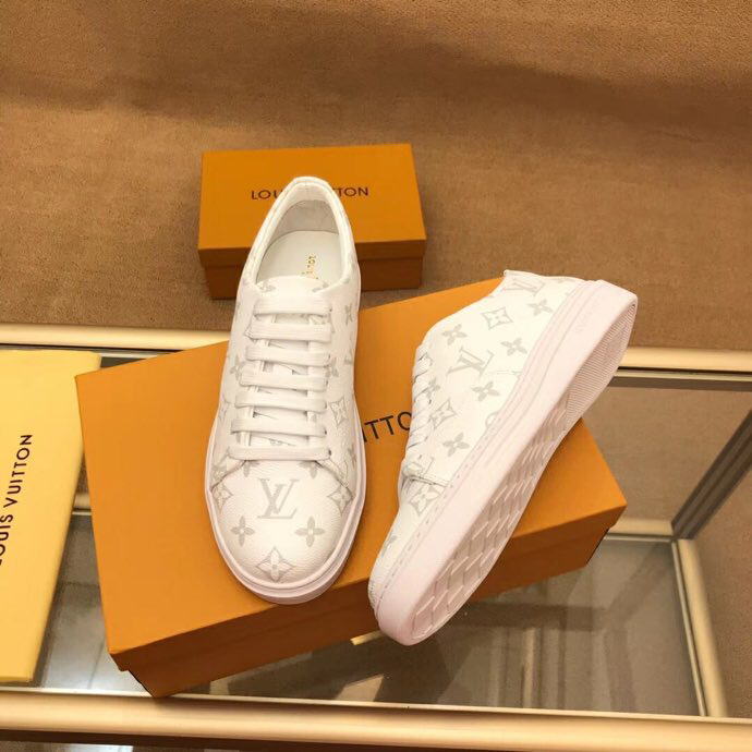 BL - High Quality Luv Sneaker 062