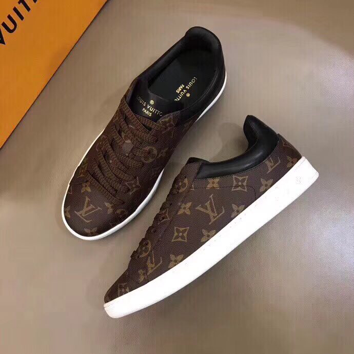 BL - High Quality Luv Sneaker 061