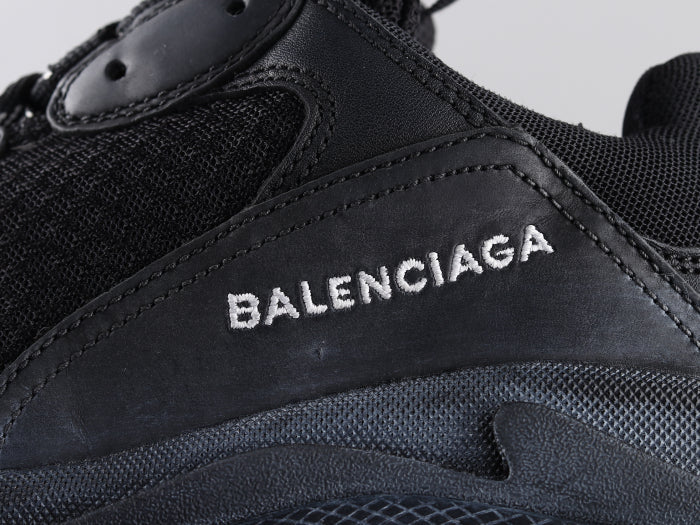 BL - Bla Triple S Pure Black Sneaker