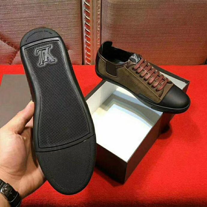 BL - High Quality Luv Sneaker 066