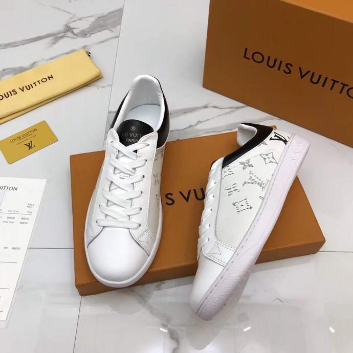 BL - High Quality Luv Sneaker 049