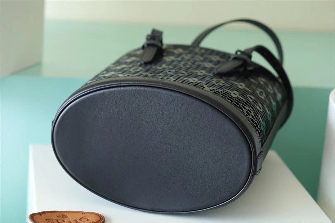 LV Bucket PM Monogram Lace By Nicolas Ghesquiere Black For Women,  Shoulder And Crossbody Bags 26cm/10.2in LV M20352