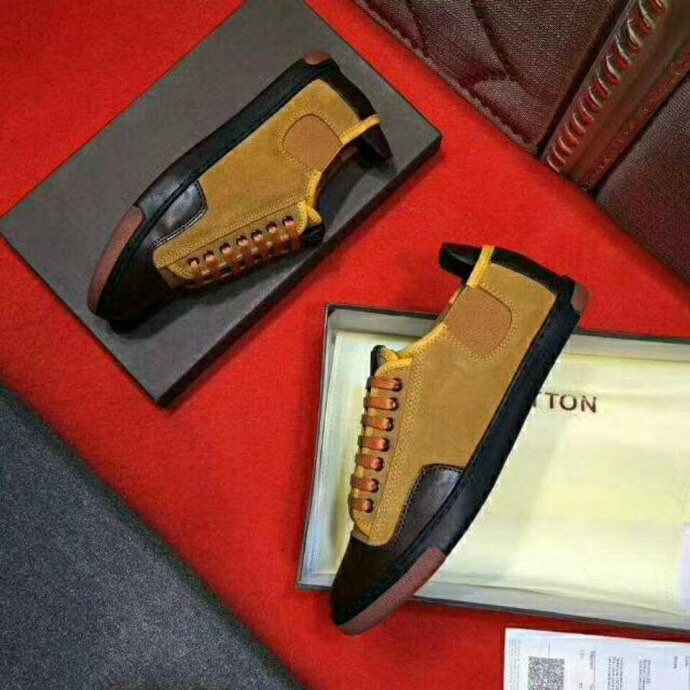 BL - High Quality Luv Sneaker 065
