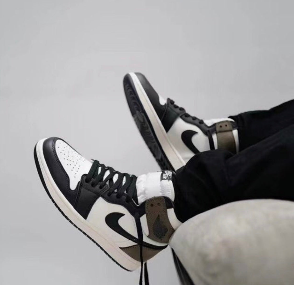 BL - AJ1 Small Barb Black BLcha