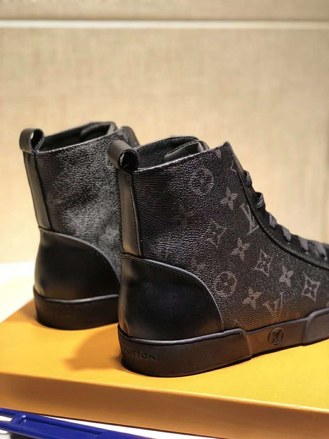 BL - High Quality Luv Sneaker 074