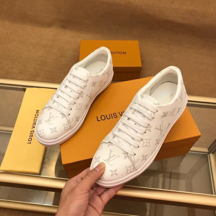 BL - High Quality Luv Sneaker 062