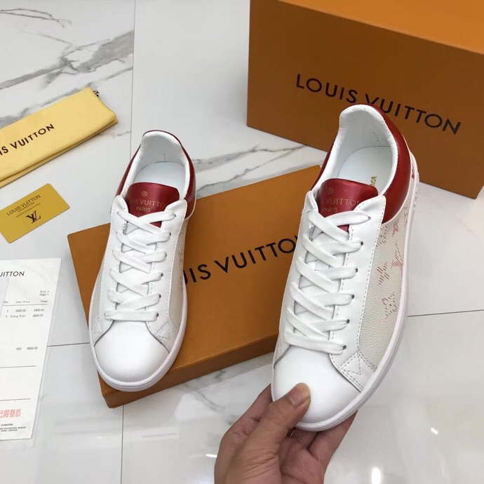 BL - High Quality Luv Sneaker 051