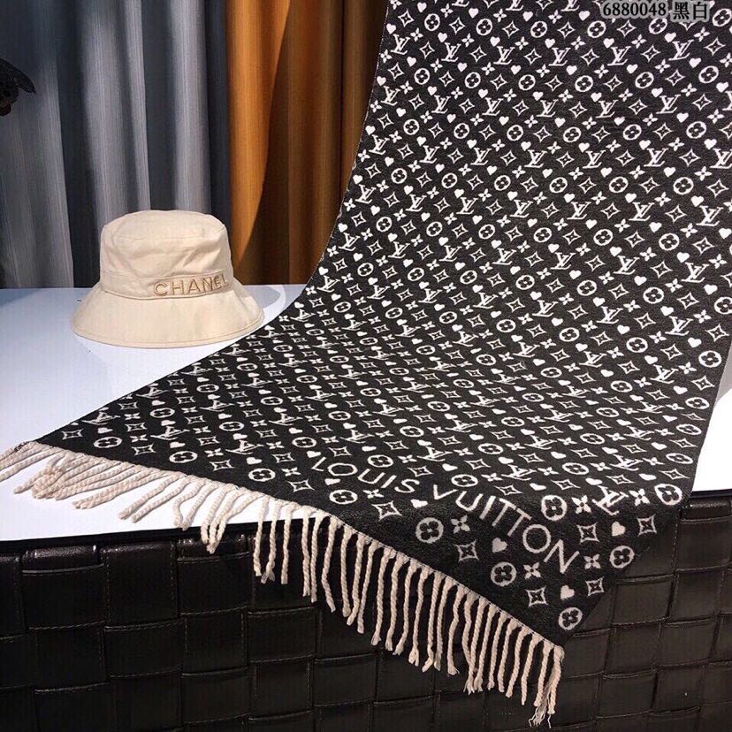 High Quality LUV  Scarf 031