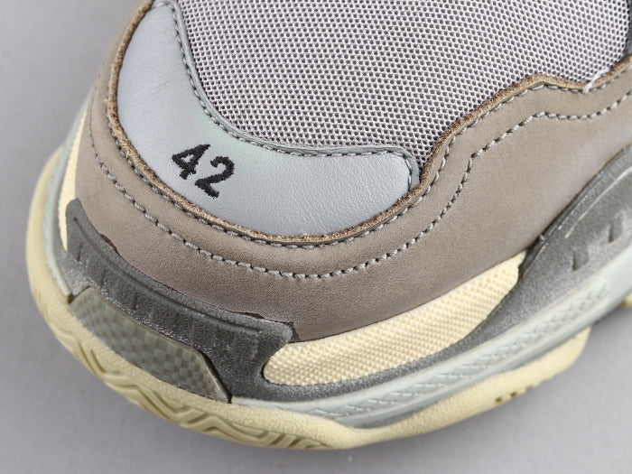 BL - Bla Triple S Grey Sneaker