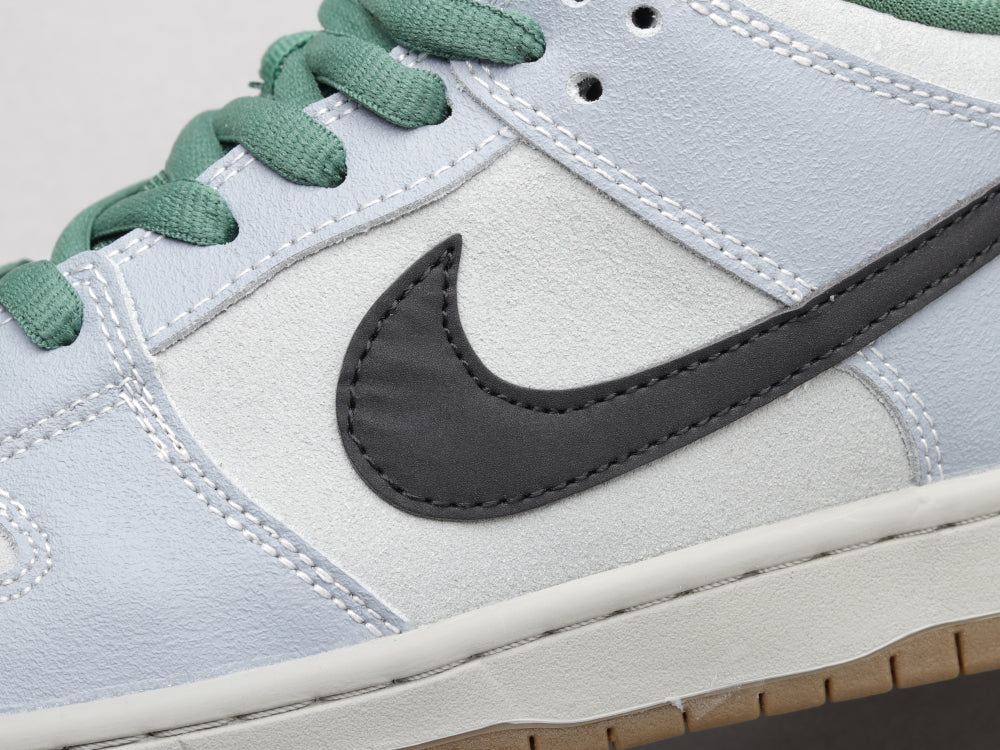 BL - NKE SB Dunk Low ���Maple Leaf���