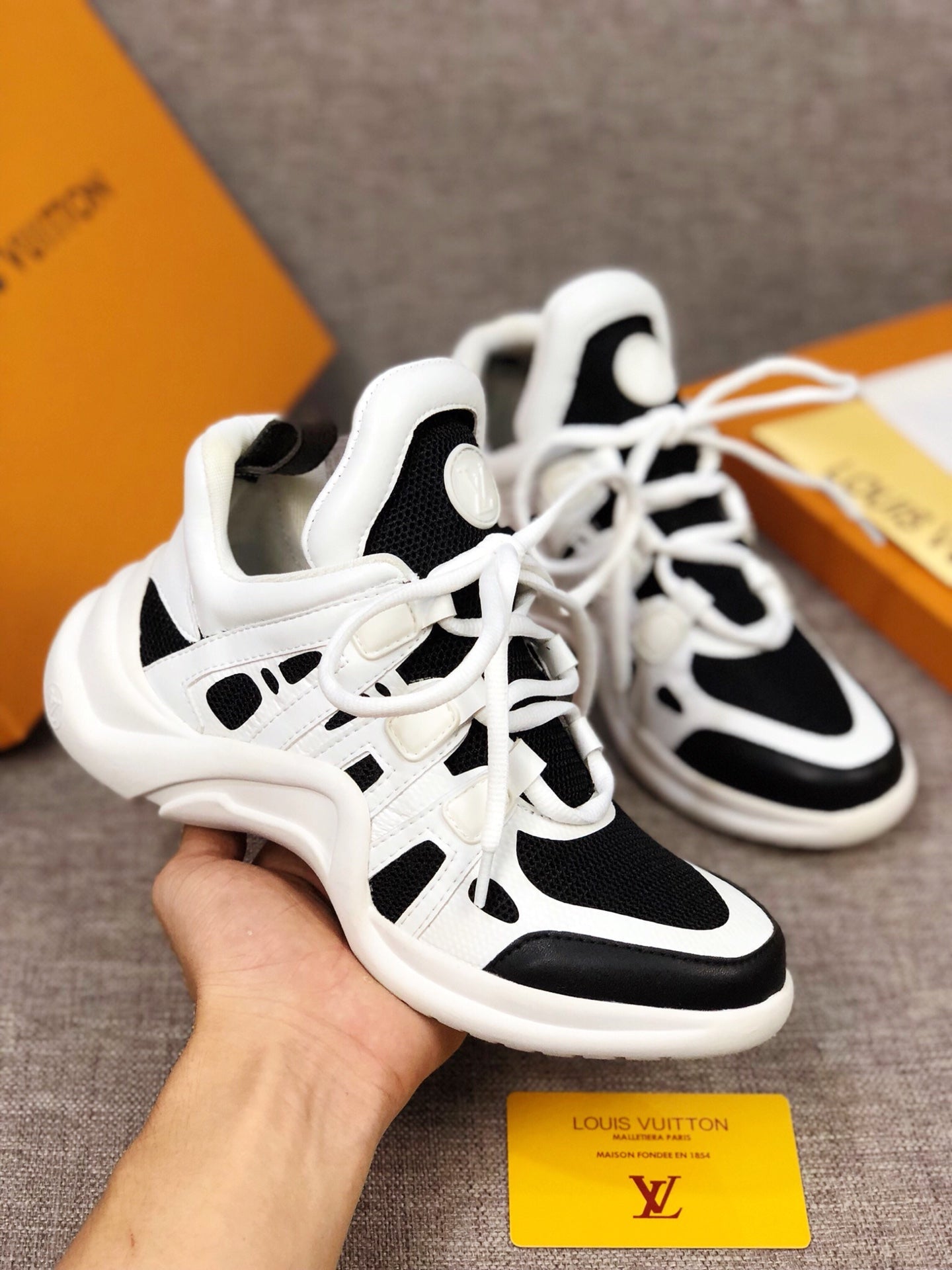 BL - LUV Archlight Black White Sneaker