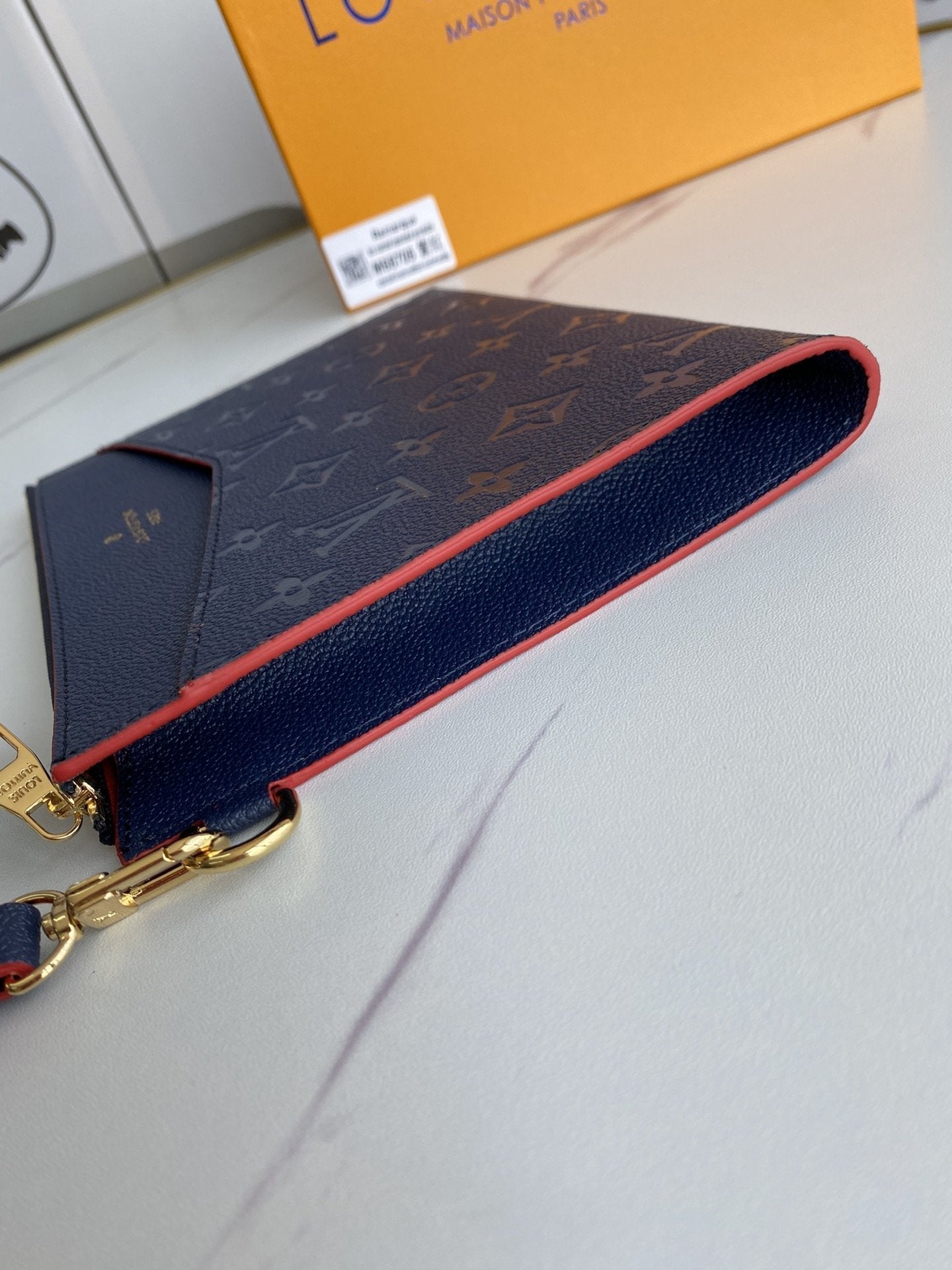BL - High Quality Wallet LUV 062