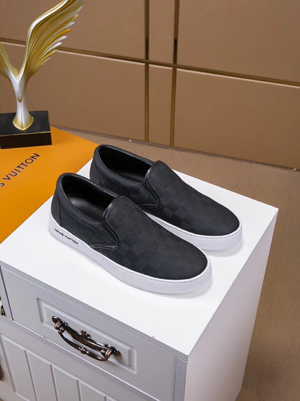 BL - High Quality Luv Sneaker 056