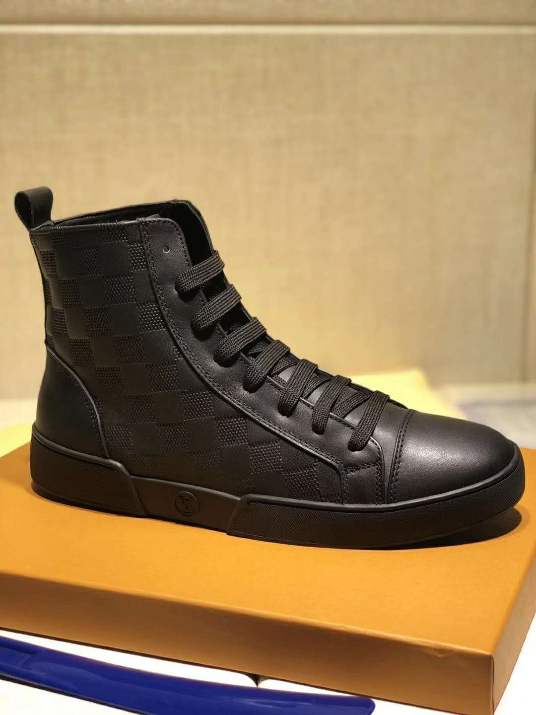 BL - High Quality Luv Sneaker 073