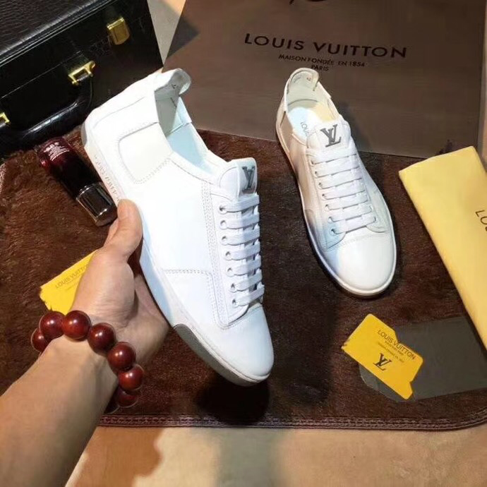 BL - High Quality Luv Sneaker 058