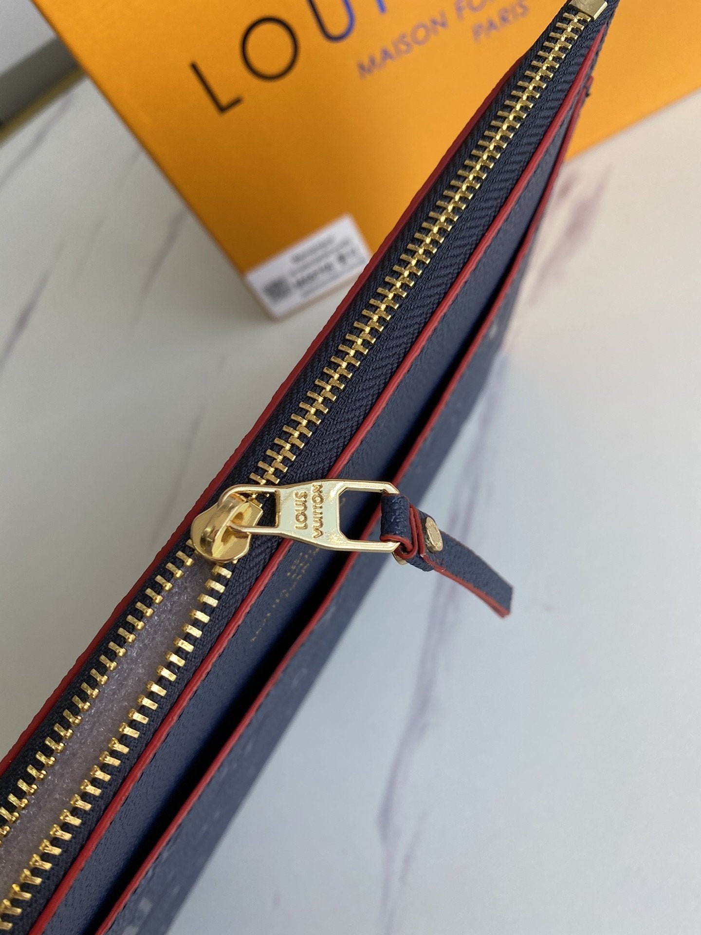 BL - High Quality Wallet LUV 062