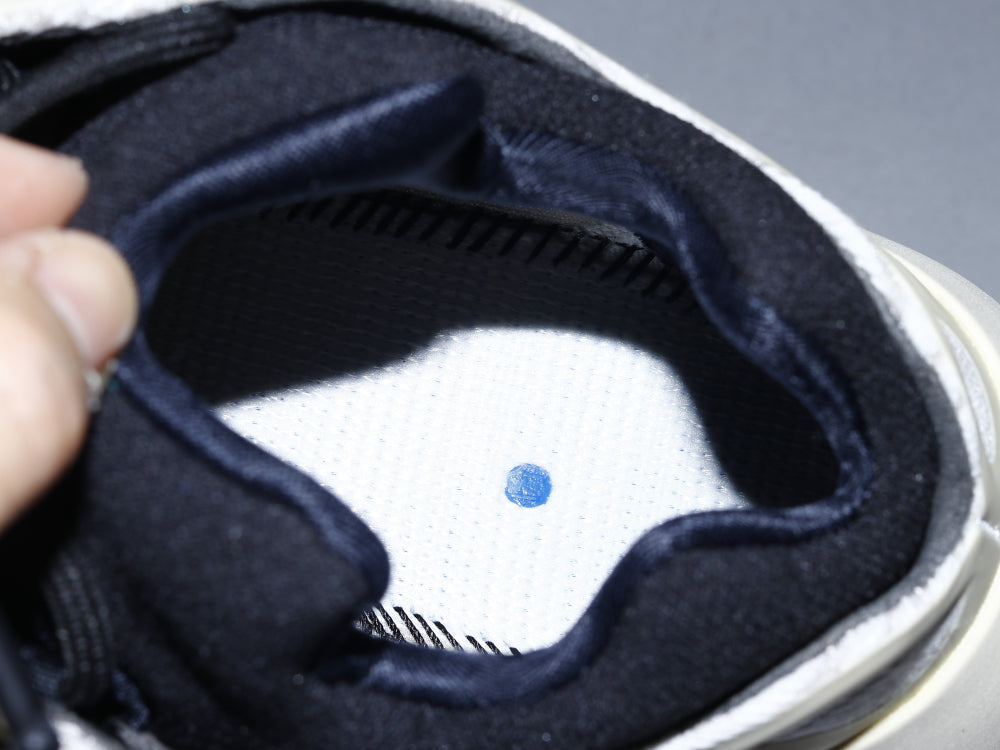 BL - Yzy 700 Azael Alien Sneaker