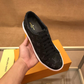 BL - High Quality Luv Sneaker 063