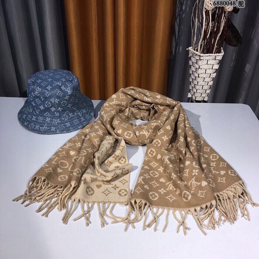 High Quality LUV  Scarf 032