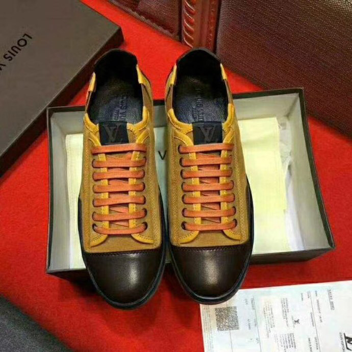 BL - High Quality Luv Sneaker 065