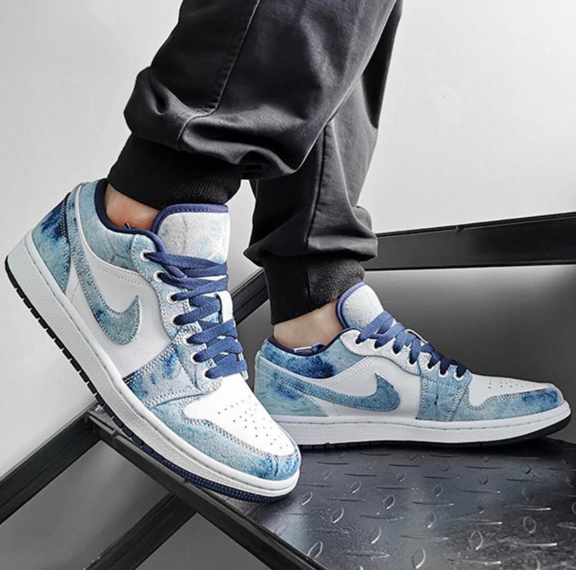 BL - AJ1 Low Washed Denim