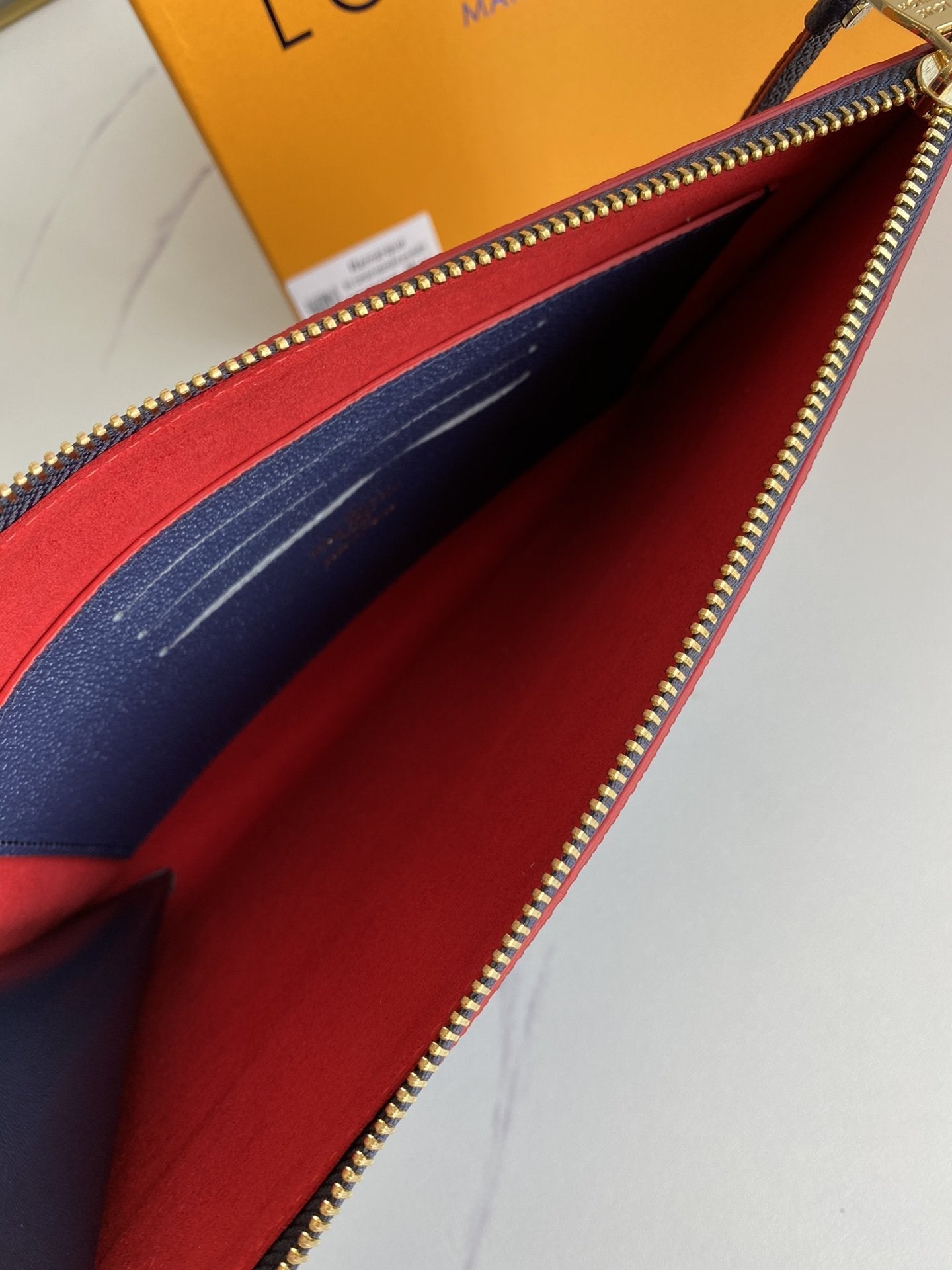 BL - High Quality Wallet LUV 062