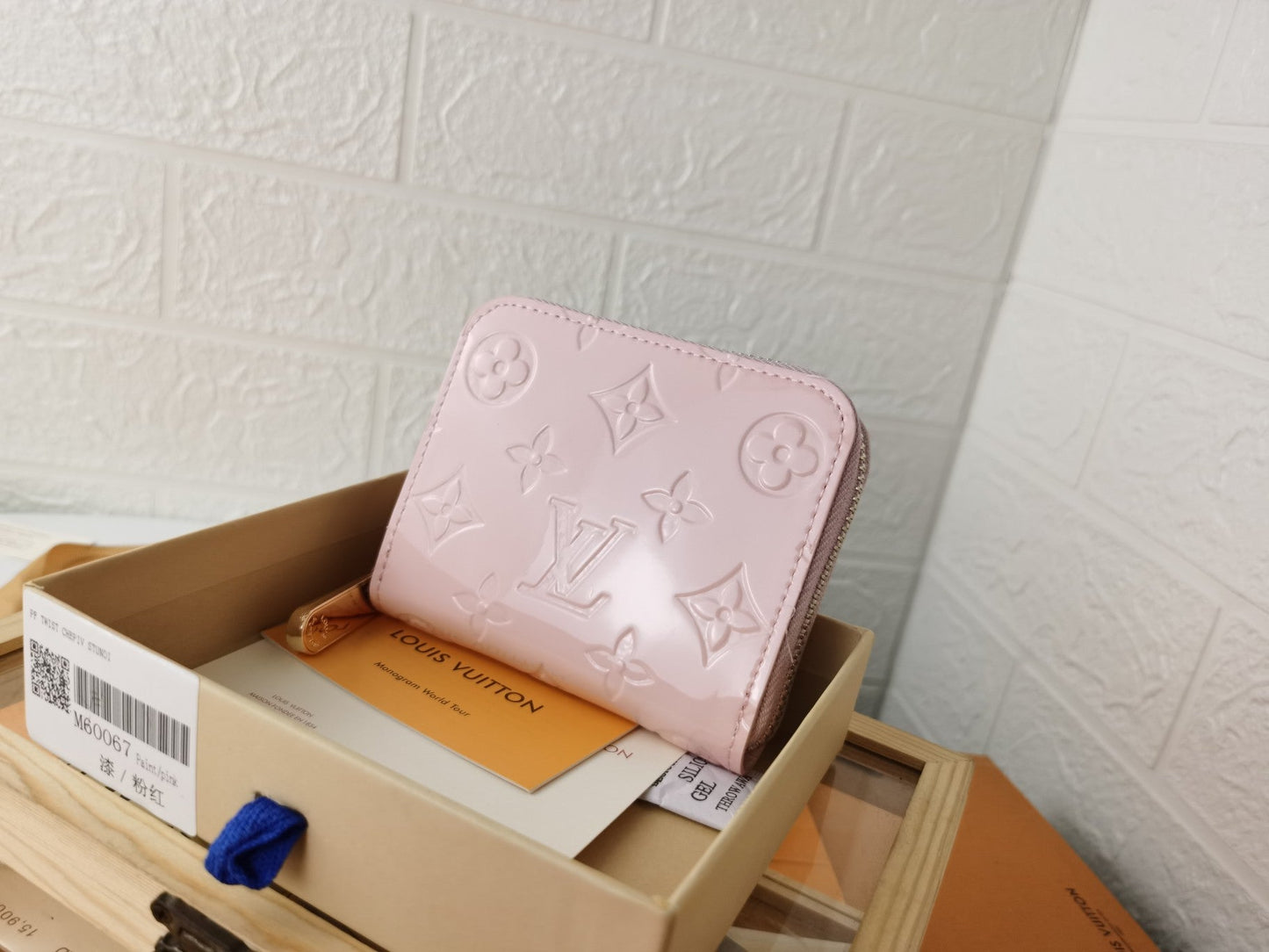 BL - High Quality Wallet LUV 121
