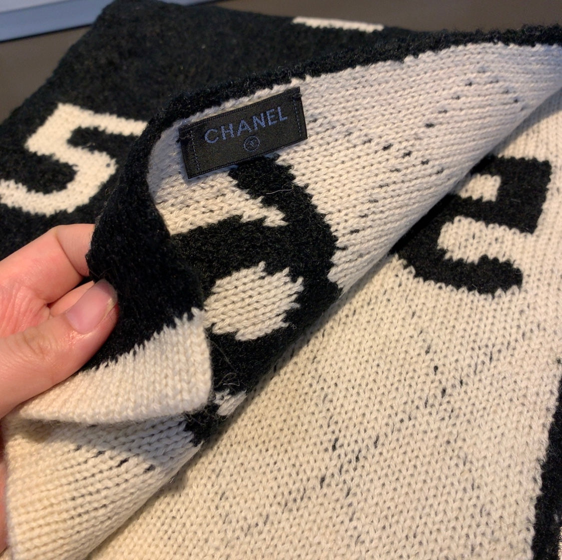 High Quality  CHL  Scarf 008