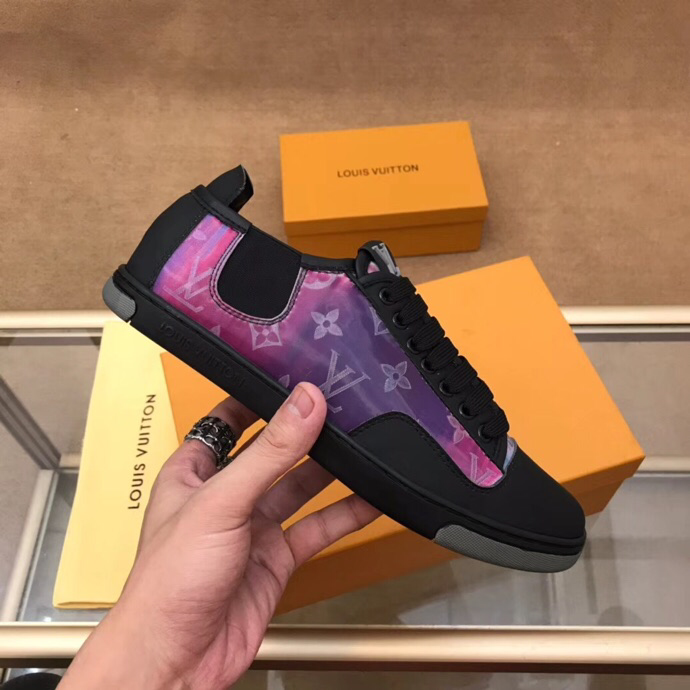 BL - High Quality Luv Sneaker 044