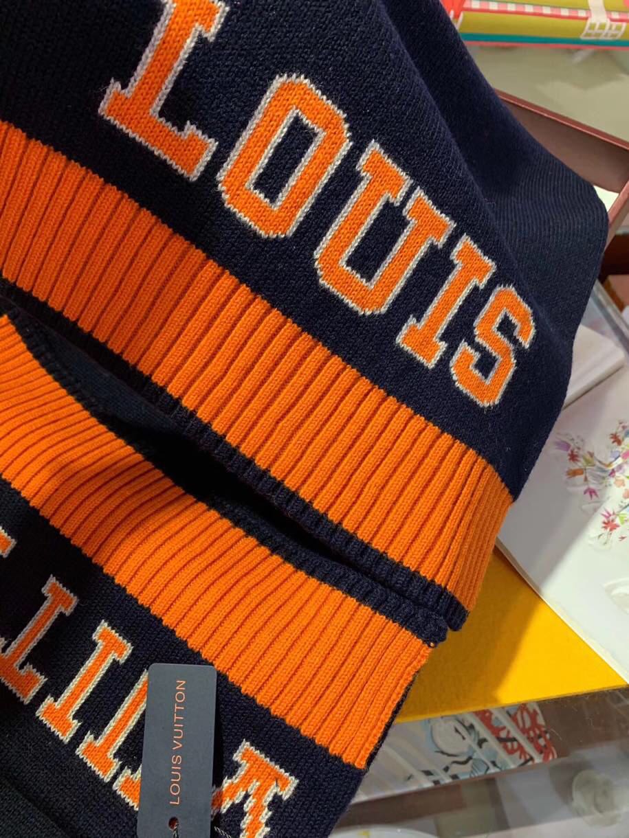 High Quality LUV  Scarf 029