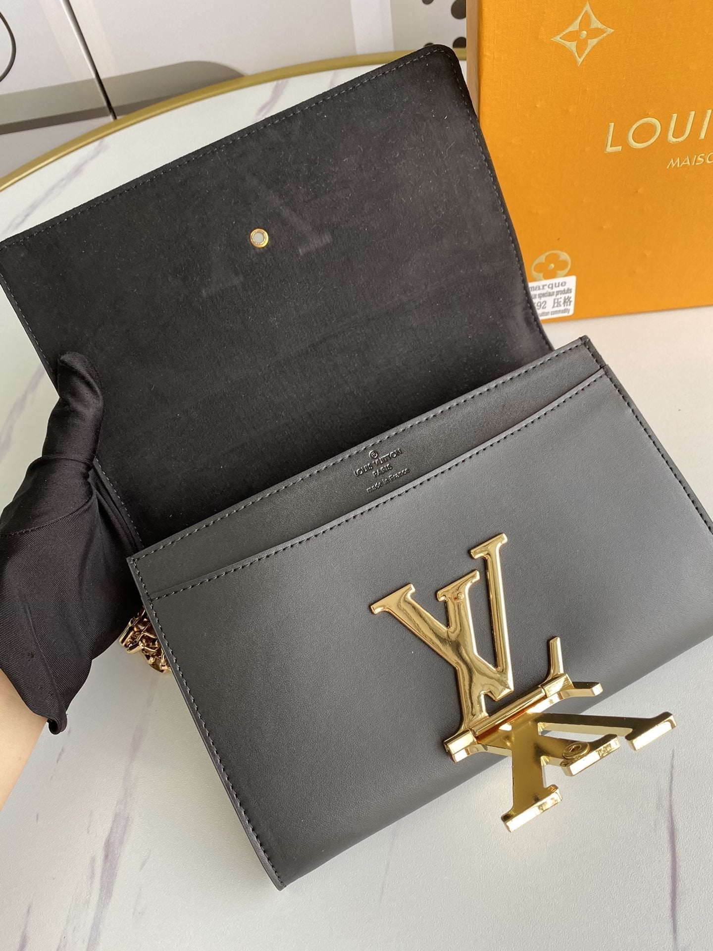 BL - High Quality Wallet LUV 057
