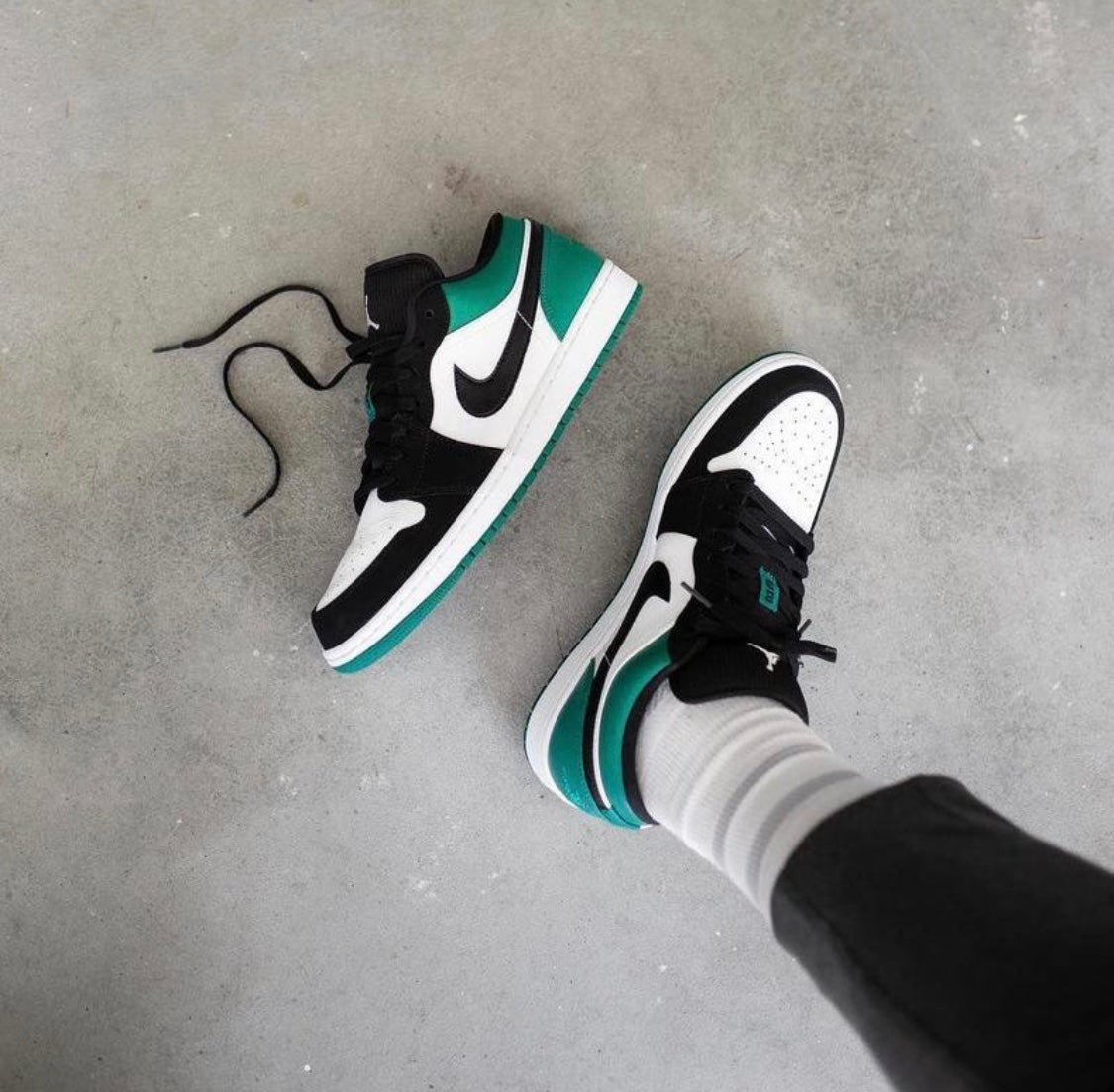 BL - AJ1 black and green toes